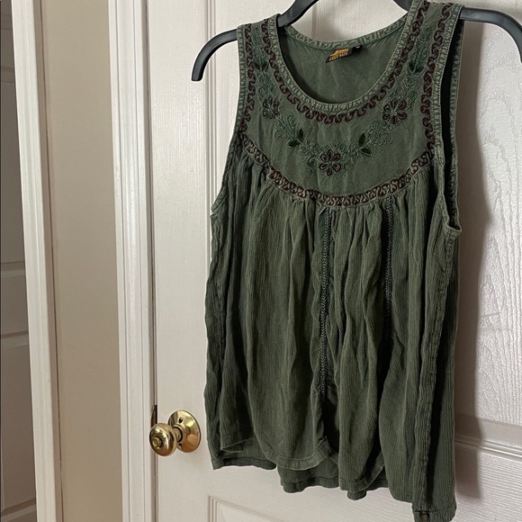 Boho chic wonderfully unique Olive Embroidered Tank Top - Picture 4 of 7